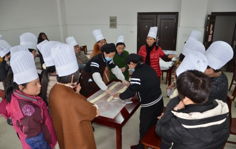 巧滋巧味巧手造--记2018年公司女职工三八节中式点心造作活动