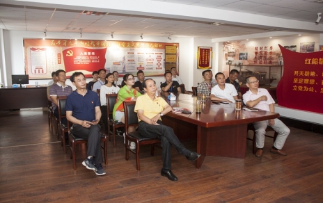 组织收看2019年第3期“红船党课”