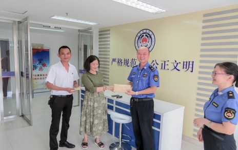 助人危困关爱社会，这是一种出格的担任