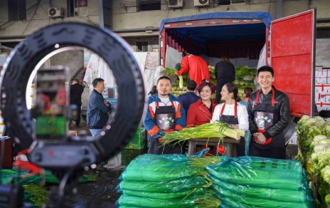 “曾氏贵宾会官网幼厨房”之十：相约在春季 --- 本期直播带货产品：蒜类产品（蒜薹）