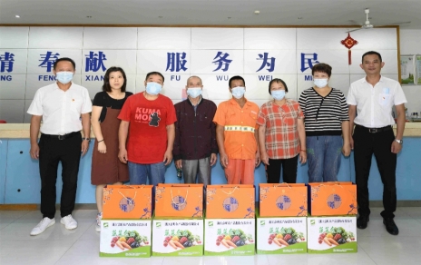 浓情慰问迎中秋 关爱助困暖人心