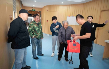 好似一份亲情伴行