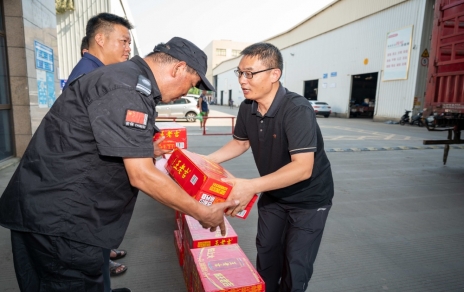 战高温、保供给，黄冈市财贸工会主席陈云建慰问我司基层员工
