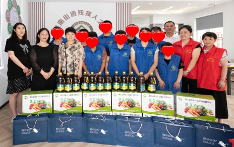 浓浓中秋情 慰问暖人心